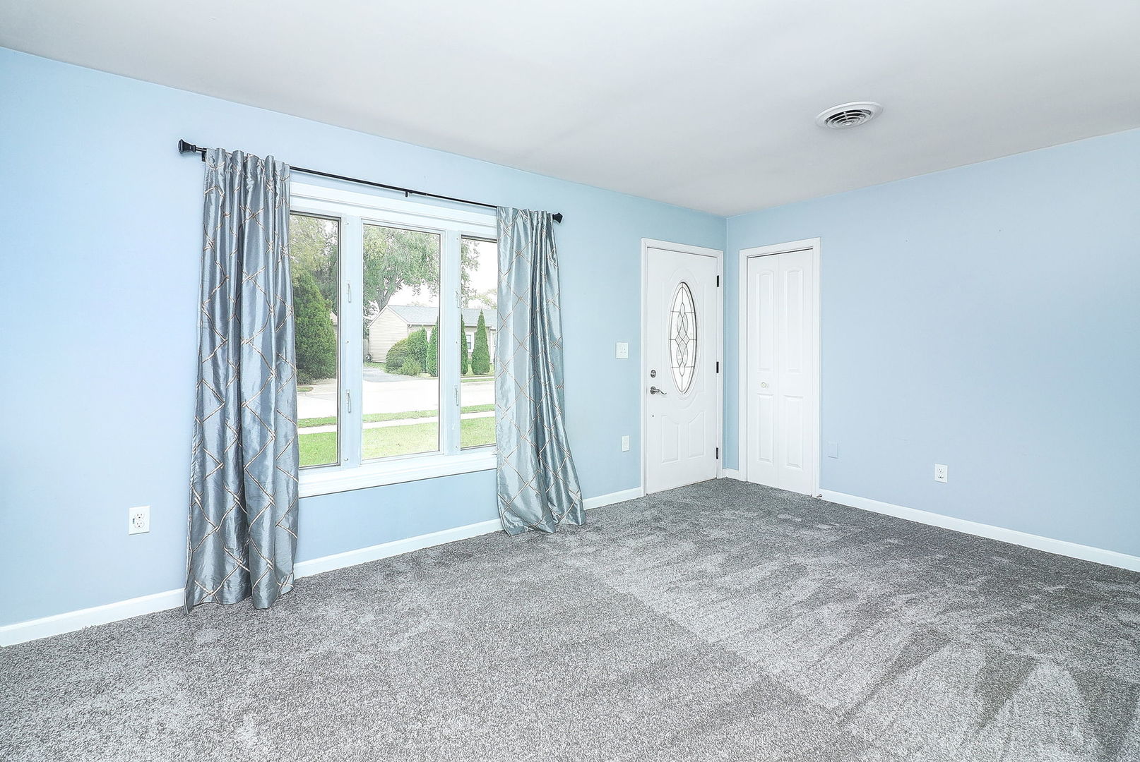 322 Kent Avenue Romeoville, IL 60446 - Photo 3 of 12 Gallery Image 3