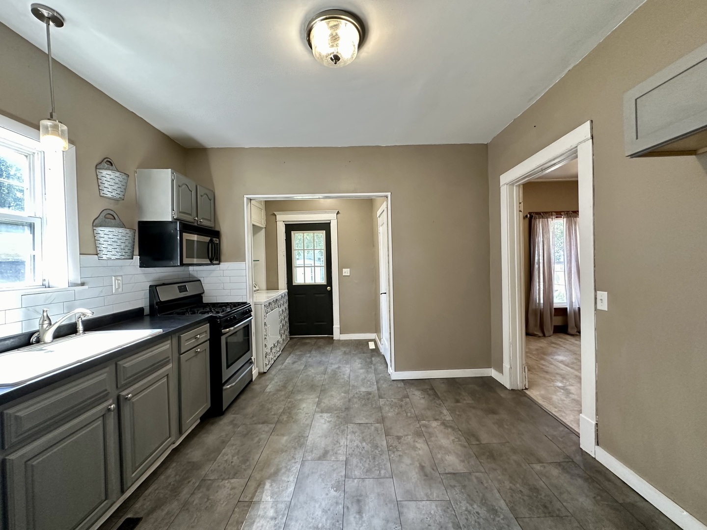 415 North Alexander Street Clinton, IL 61727 - Photo 5 of 13 Gallery Image 5