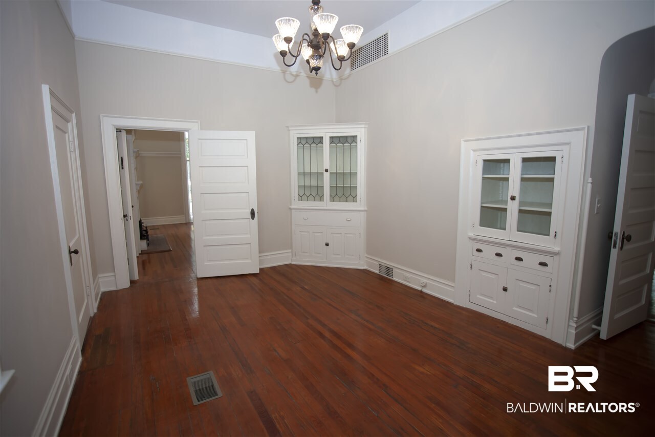 1658 Government Street Mobile, AL 36604 - Photo 22 of 36