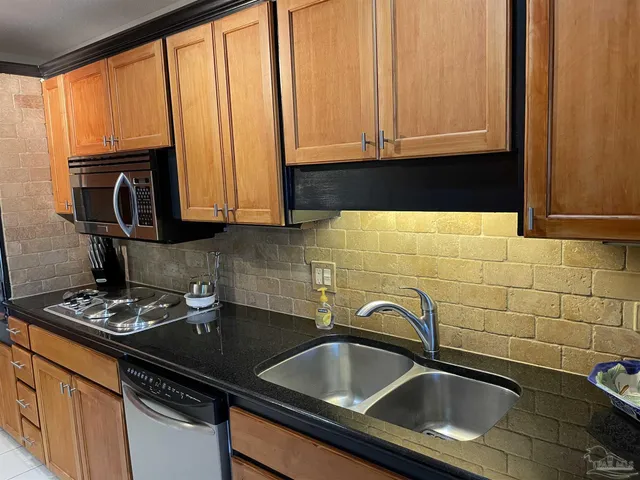 $1,750 | 825 Bayshore Drive, Unit 706, Pensacola, FL 32507