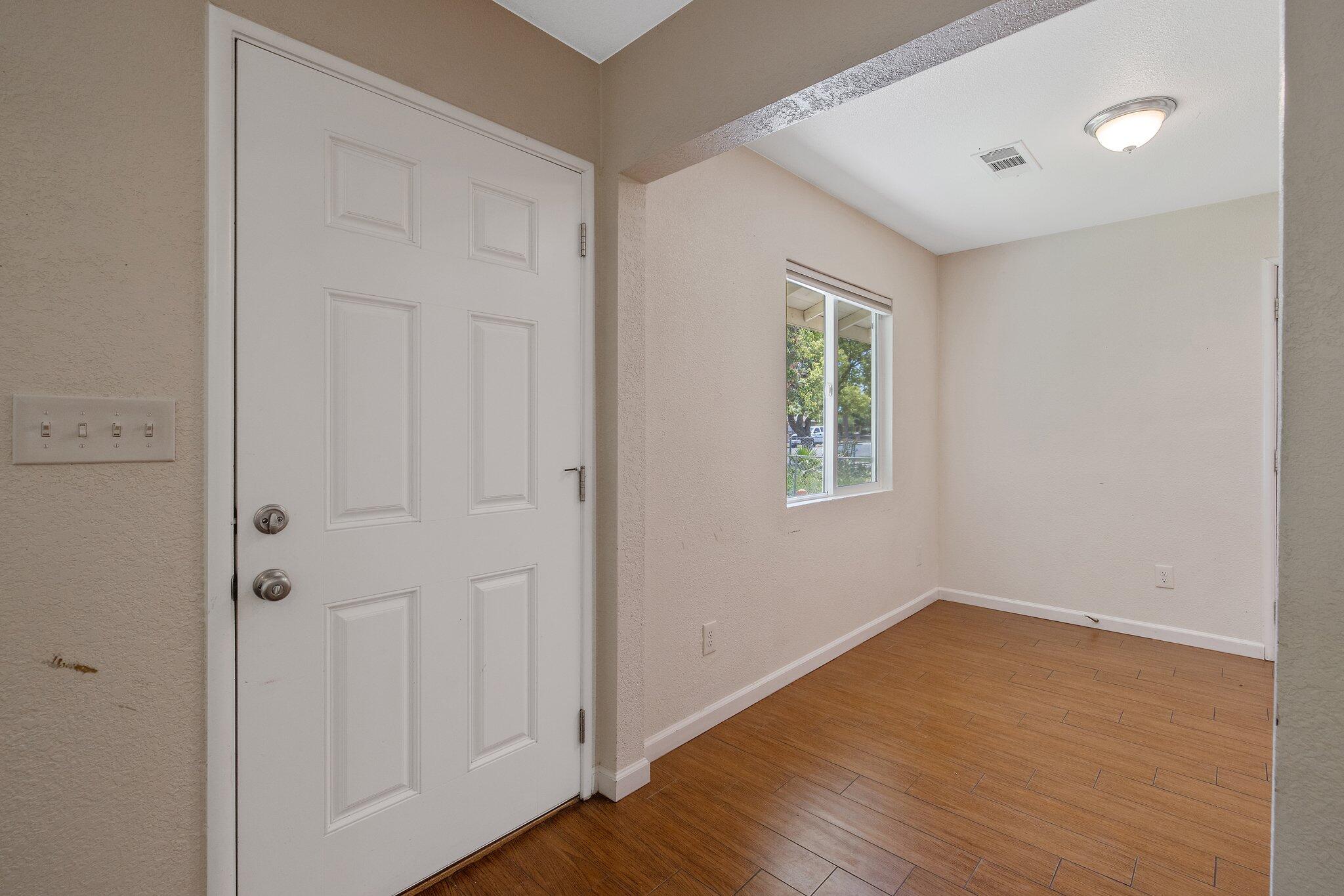 513 South R Street Tulare, CA 93274 - Photo 9 of 29 9-web-or-mls-713A5422