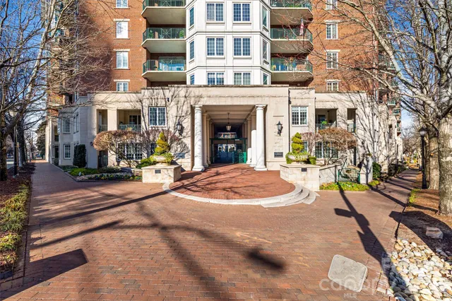 $300,000 | 300 West 5th Street, Unit 217, Charlotte, NC 28202