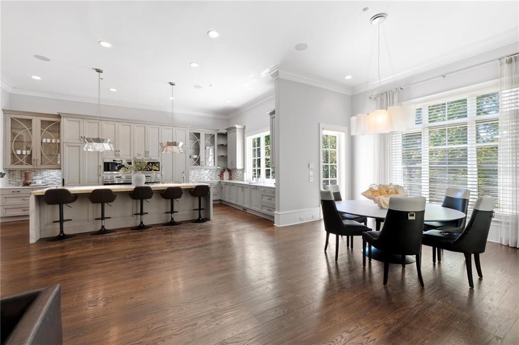 218 Londonberry Road Northwest Atlanta, GA 30327 - Photo 17 of 81