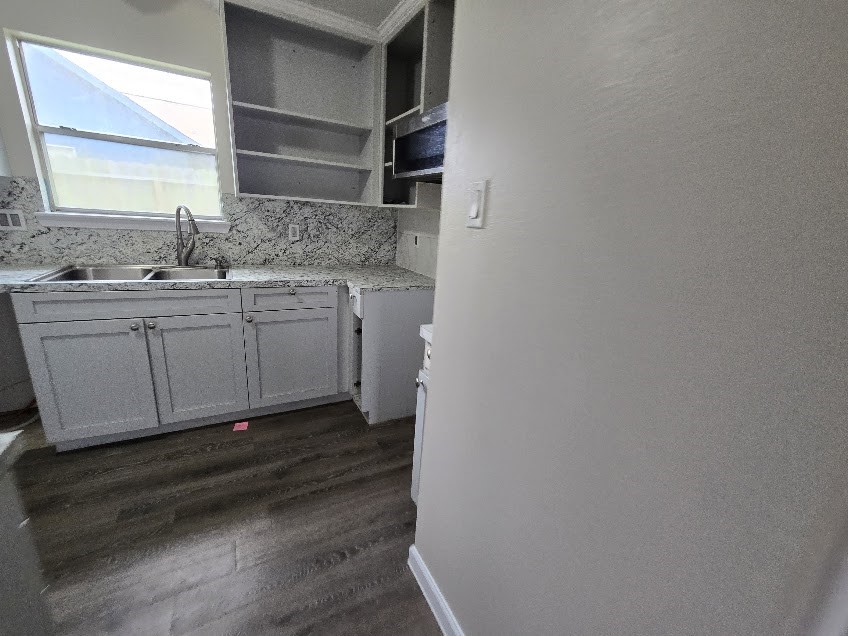 1110 Greencroft Street Channelview, TX 77530 - Photo 7 of 24 a room with cabinets and window