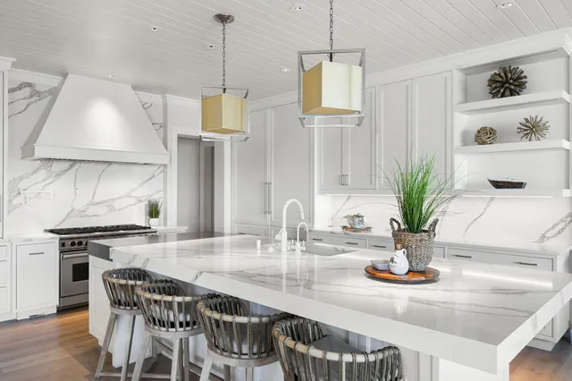 $15,250,000 | 221 Aqua Court, Naples, FL 34102