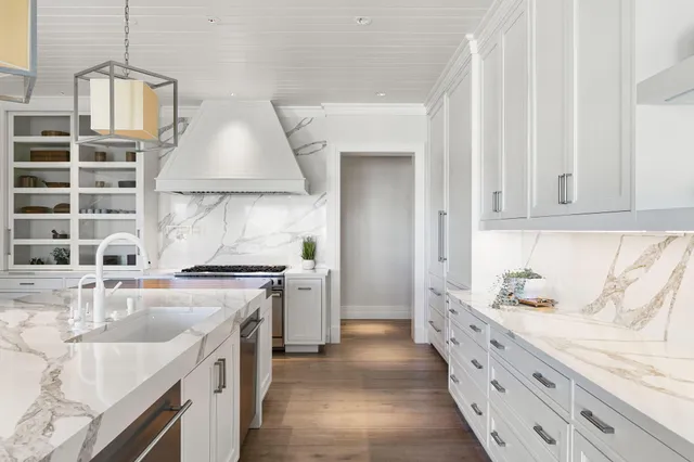 $15,250,000 | 221 Aqua Court, Naples, FL 34102