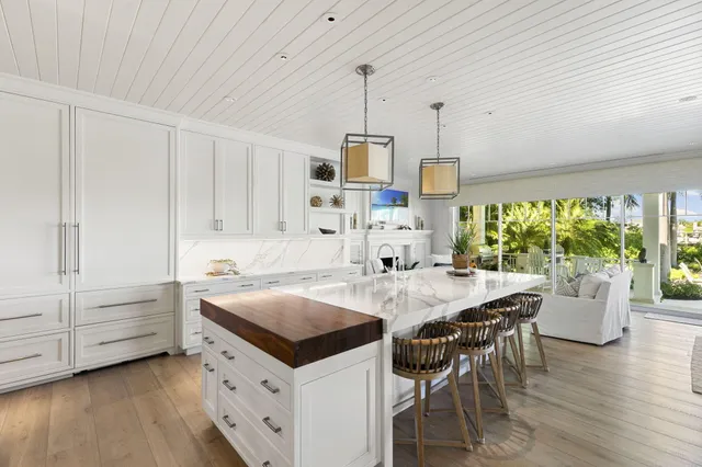 $15,250,000 | 221 Aqua Court, Naples, FL 34102