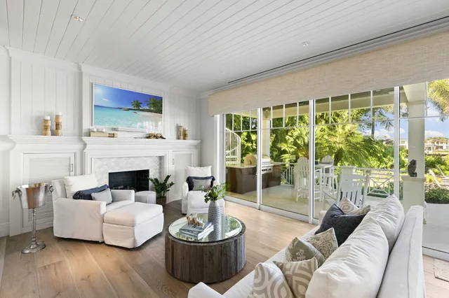 $15,250,000 | 221 Aqua Court, Naples, FL 34102