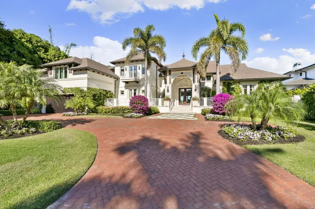 $15,250,000 | 221 Aqua Court, Naples, FL 34102