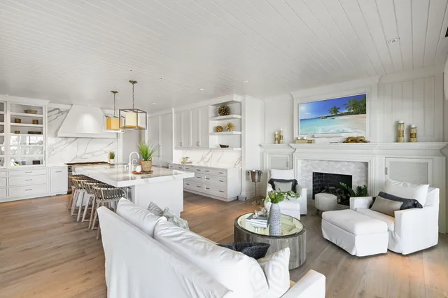 $15,250,000 | 221 Aqua Court, Naples, FL 34102