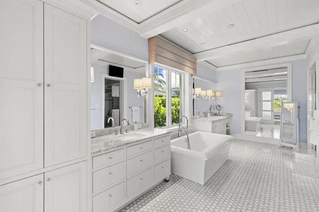 $15,250,000 | 221 Aqua Court, Naples, FL 34102