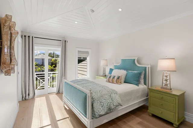 $15,250,000 | 221 Aqua Court, Naples, FL 34102