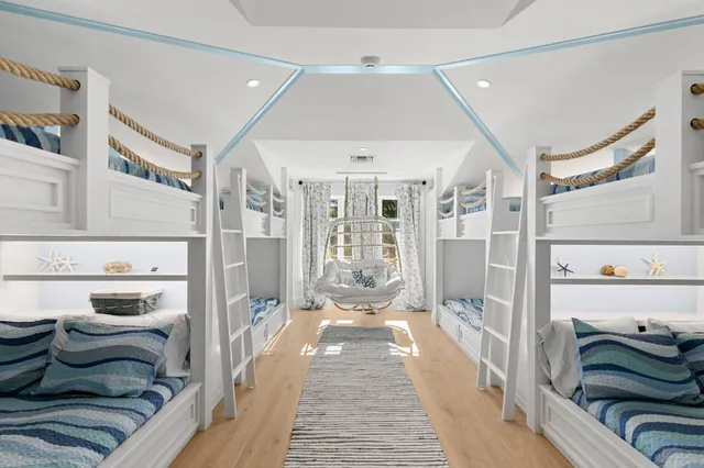 $15,250,000 | 221 Aqua Court, Naples, FL 34102