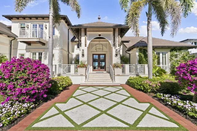 $15,250,000 | 221 Aqua Court, Naples, FL 34102