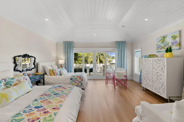 $15,250,000 | 221 Aqua Court, Naples, FL 34102