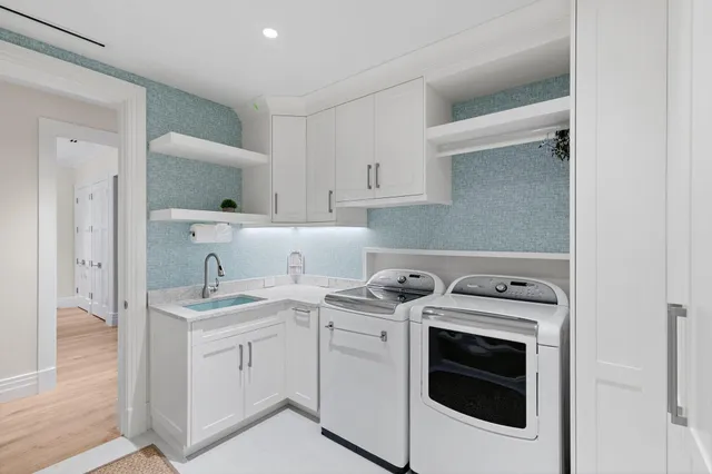 $15,250,000 | 221 Aqua Court, Naples, FL 34102