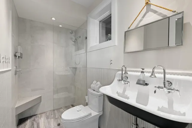 $15,250,000 | 221 Aqua Court, Naples, FL 34102