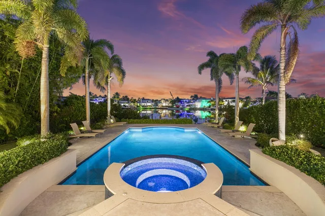 $15,250,000 | 221 Aqua Court, Naples, FL 34102