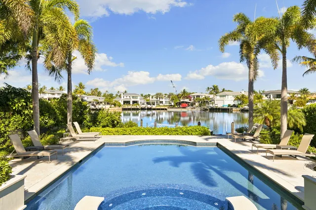 $15,250,000 | 221 Aqua Court, Naples, FL 34102
