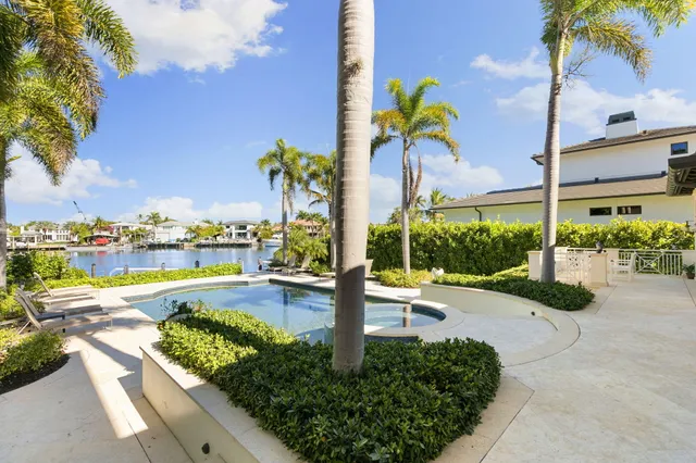 $15,250,000 | 221 Aqua Court, Naples, FL 34102