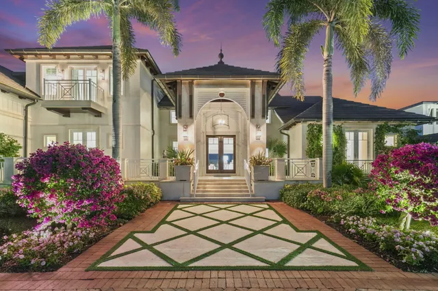 $15,250,000 | 221 Aqua Court, Naples, FL 34102