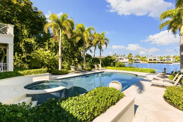 $15,250,000 | 221 Aqua Court, Naples, FL 34102