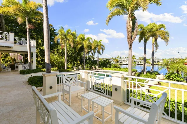 $15,250,000 | 221 Aqua Court, Naples, FL 34102