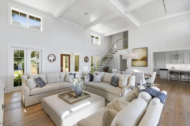 $15,250,000 | 221 Aqua Court, Naples, FL 34102