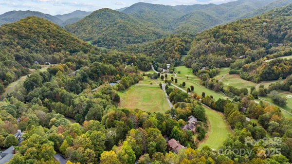 $300,000 | 24 Pine Bluff, Unit 17, Whittier, NC 28789