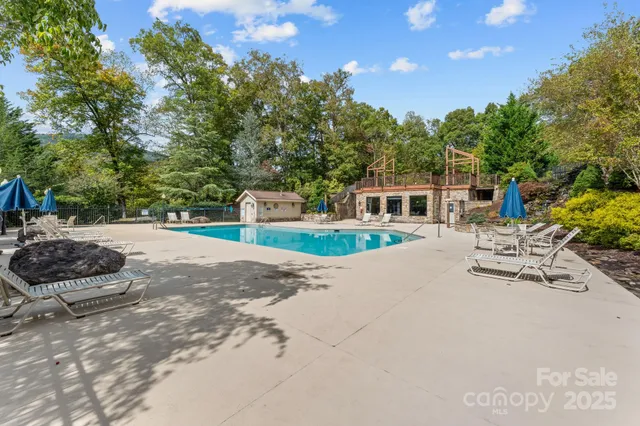 $300,000 | 24 Pine Bluff, Unit 17, Whittier, NC 28789