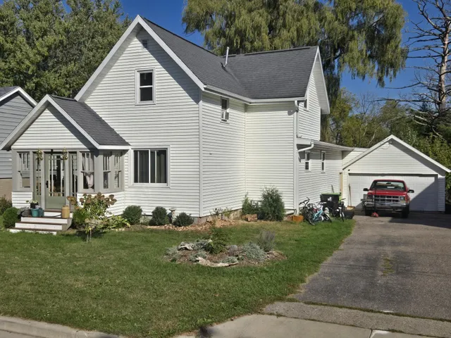 $189,000 | 226 South High Street, Markesan, WI 53946