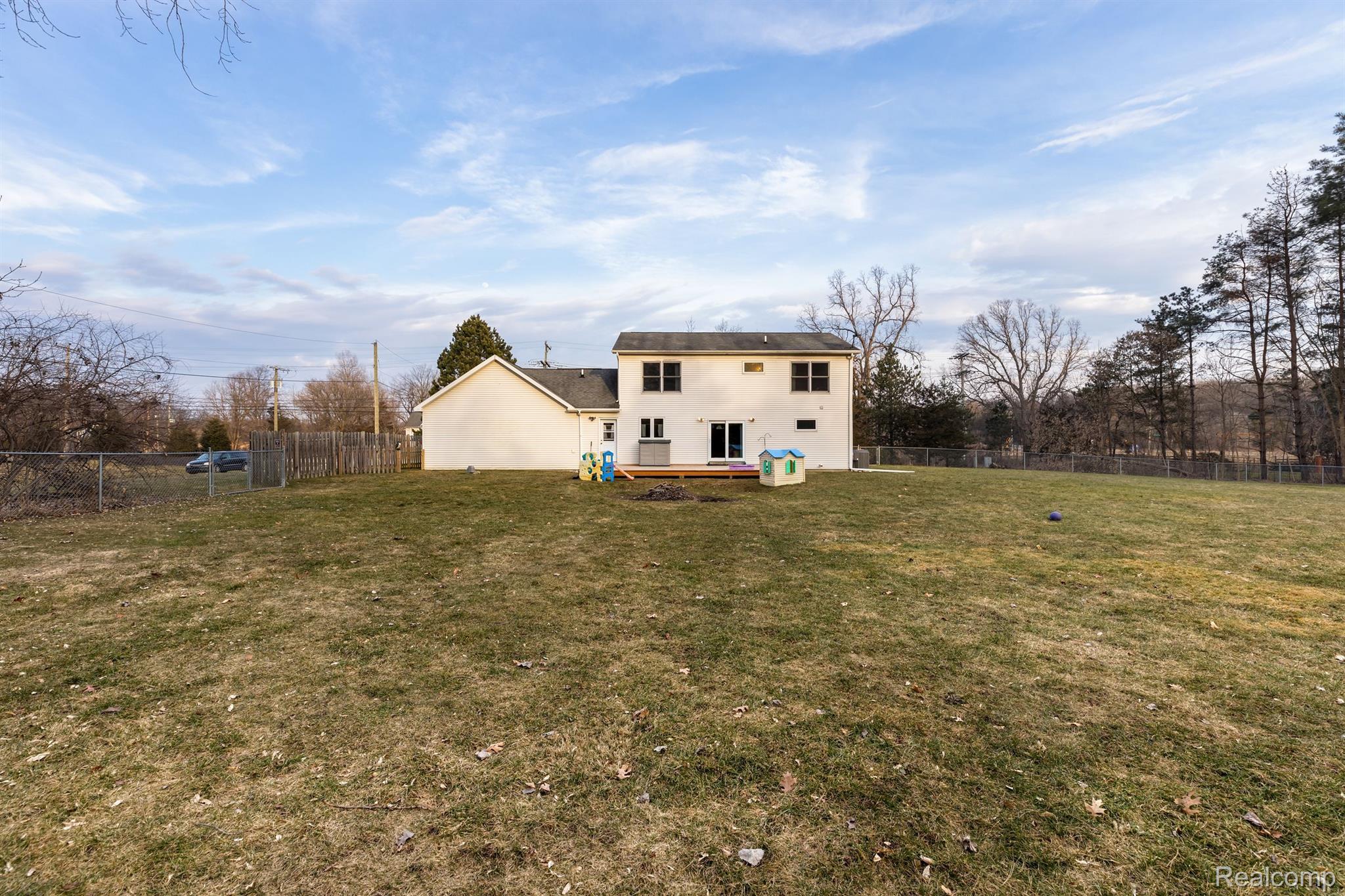 2741 Wixom Road Milford, MI 48381 - Photo 29 of 32 Back View