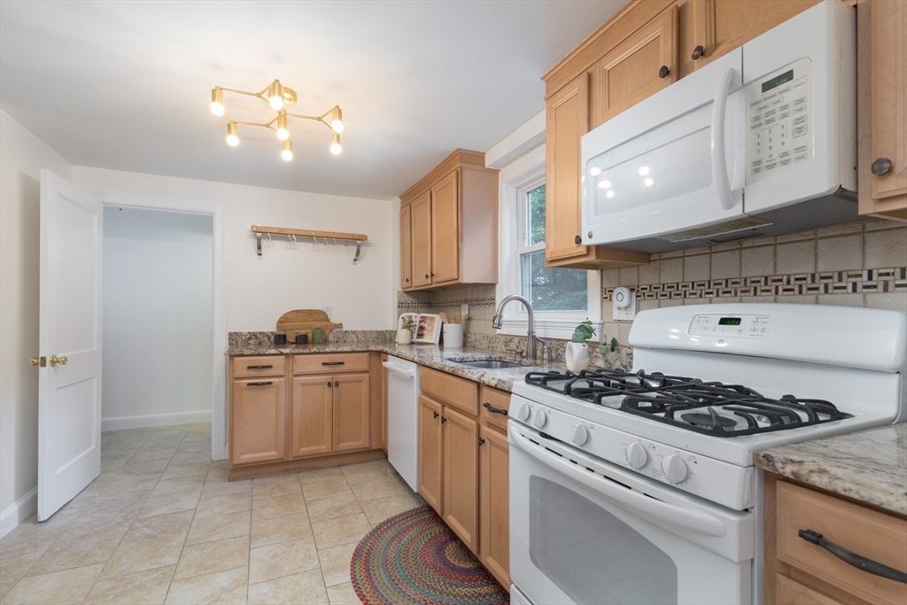 15 Byron Road Waltham, MA 02453 - Photo 11 of 26