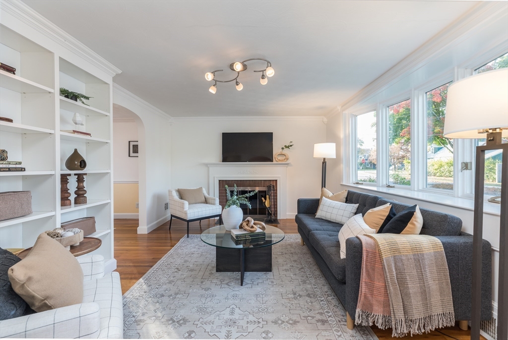 15 Byron Road Waltham, MA 02453 - Photo 4 of 26