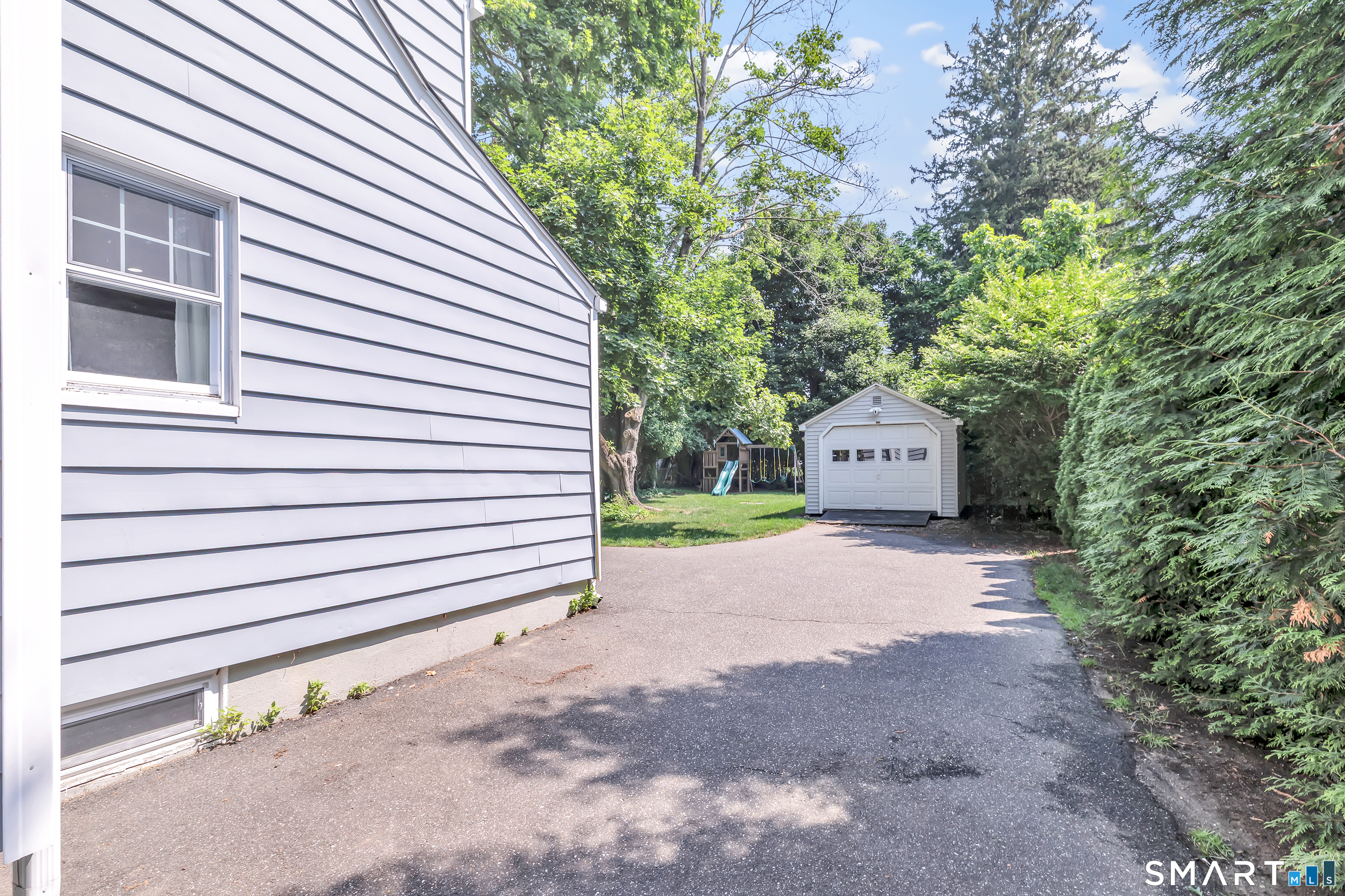 2082 Stratfield Road Fairfield, CT 06825 - Photo 29 of 38 Detached Garage/Shed