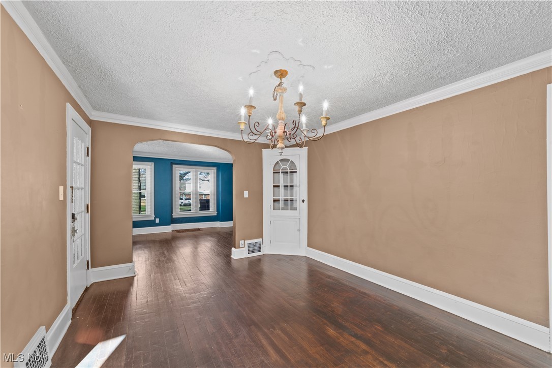 1639 Rushton Road Cleveland, OH 44121 - Photo 10 of 36