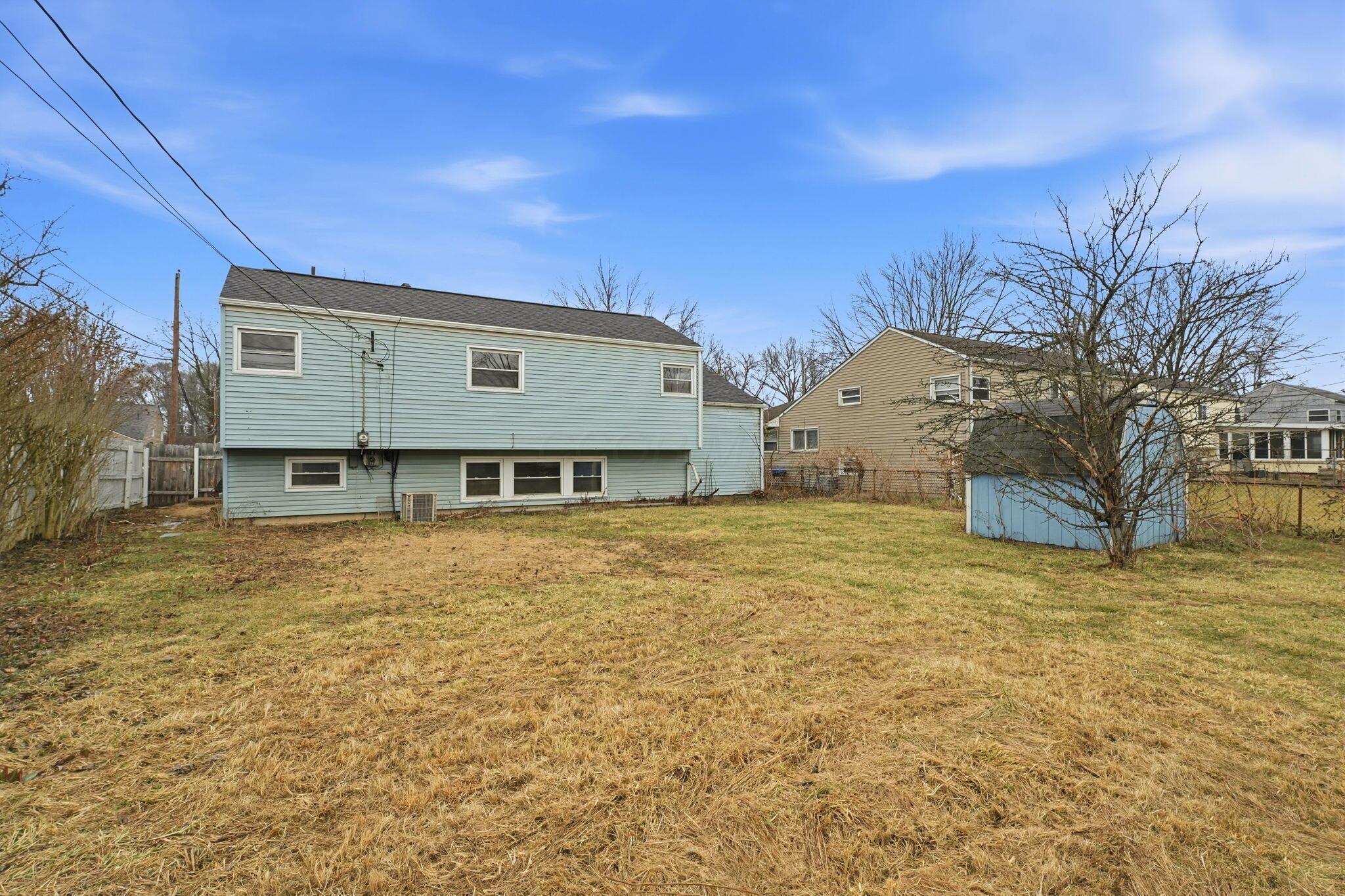 1260 Country Club Road Columbus, OH 43227 - Photo 24 of 28 Rear