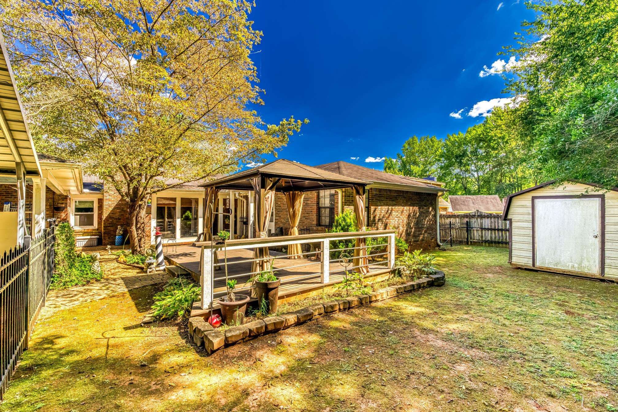 115 West Oakhill Drive Florence, AL 35633 - Photo 4 of 25 a backyard of a house with barbeque oven table and chairs