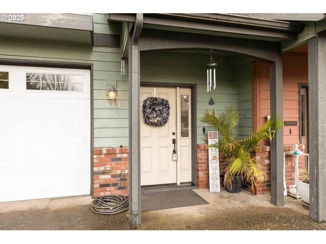 433 Southwest Pemberly Loop McMinnville, OR 97128 - Photo 2 of 24 a view of a entryway door of the house