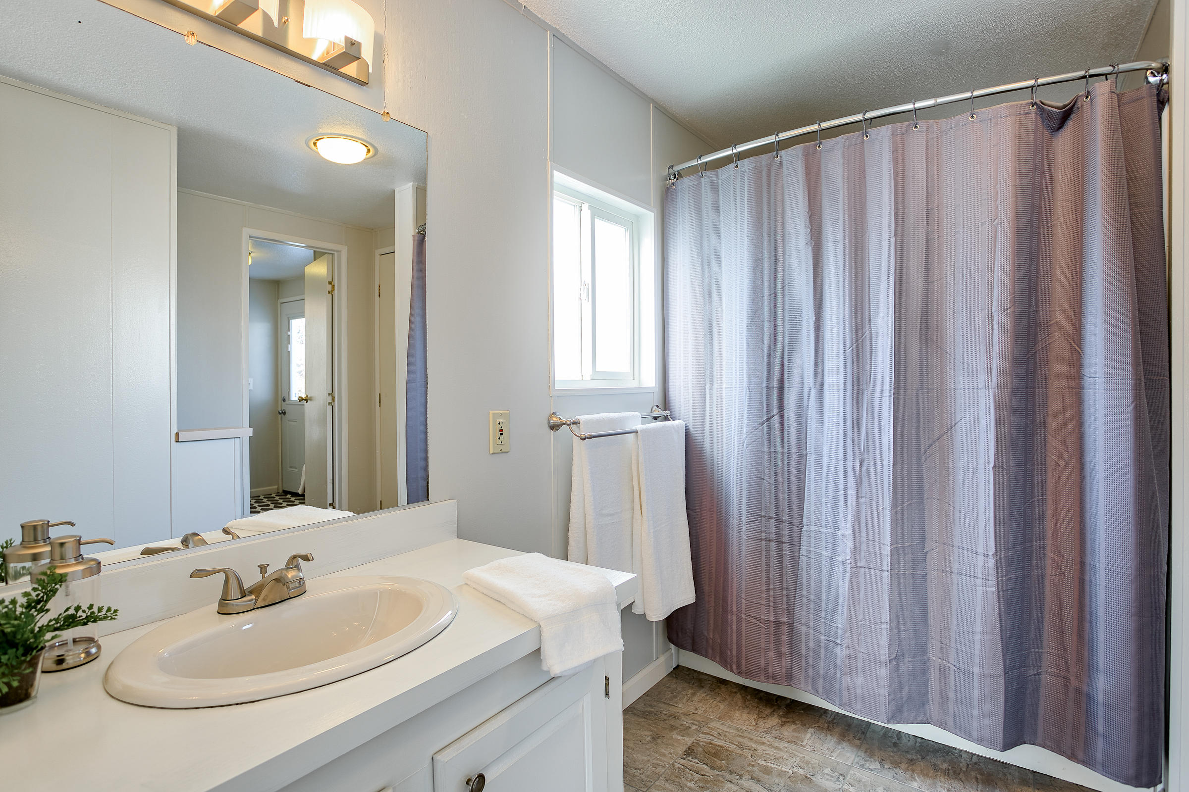 17086 Olinda Road Anderson, CA 96007 - Photo 12 of 92 Master Bath