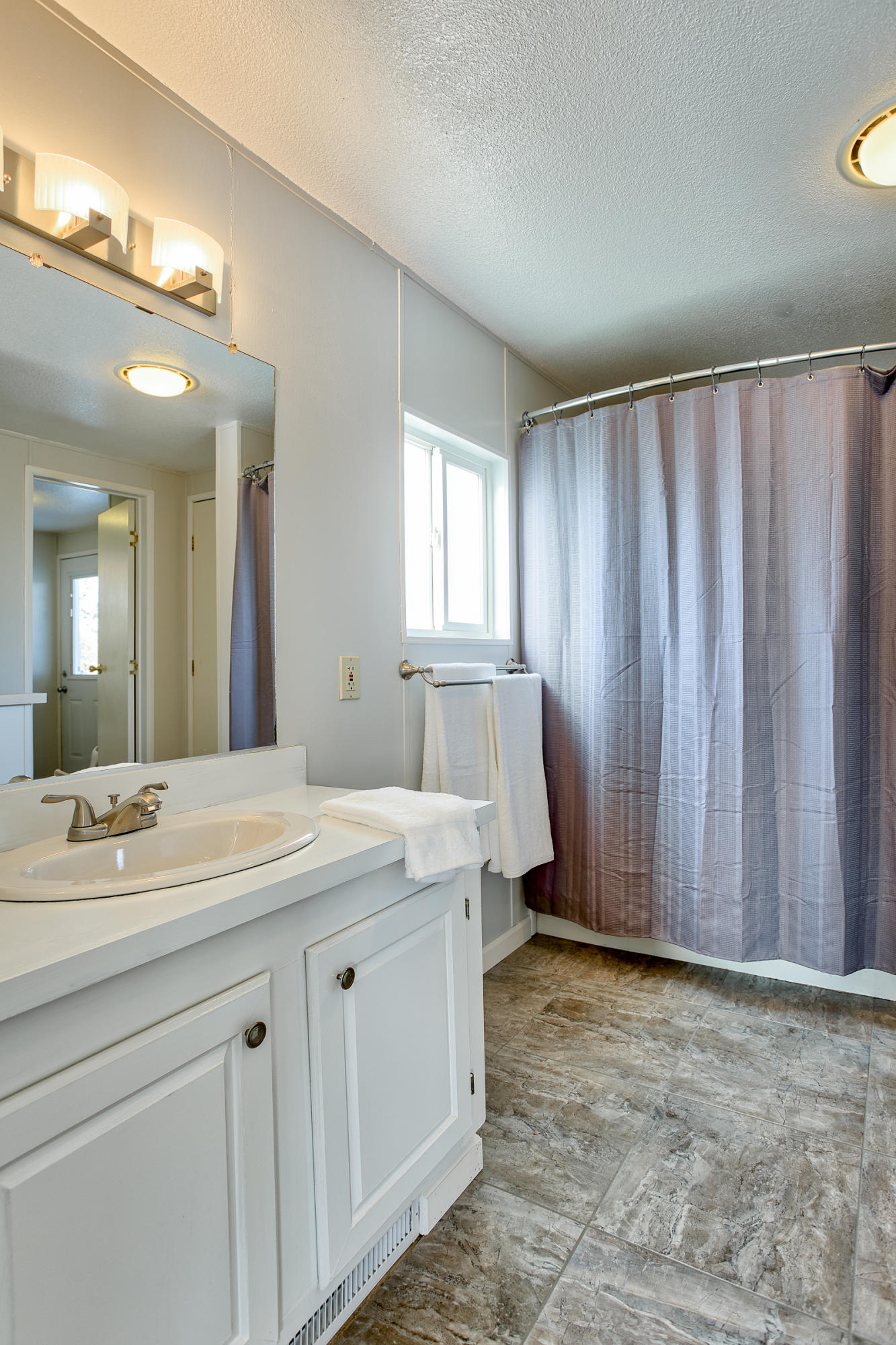 17086 Olinda Road Anderson, CA 96007 - Photo 43 of 92 Master Bath