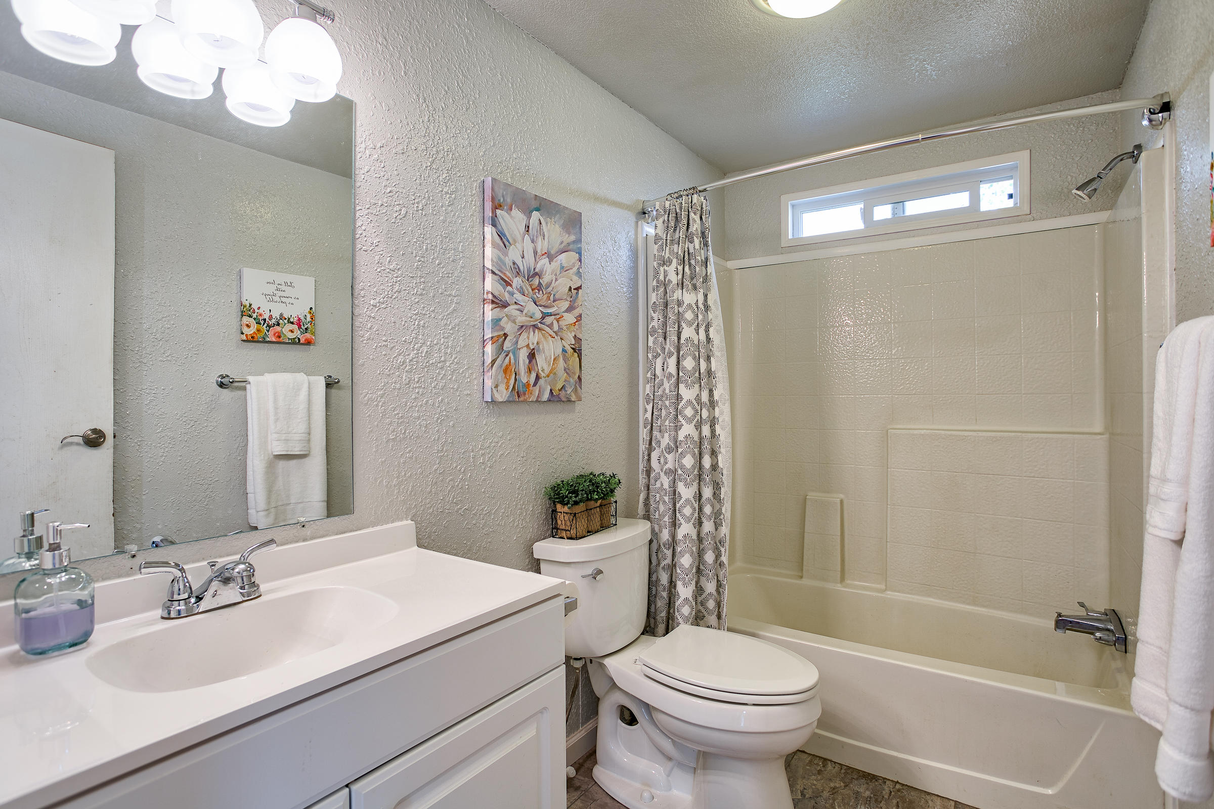 17086 Olinda Road Anderson, CA 96007 - Photo 47 of 92 Hall Bathroom