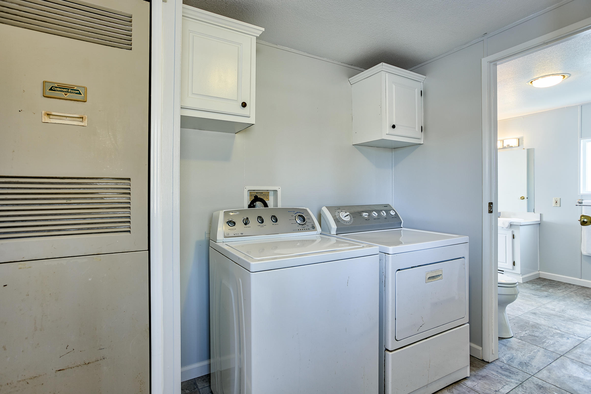 17086 Olinda Road Anderson, CA 96007 - Photo 52 of 92 Laundry Room
