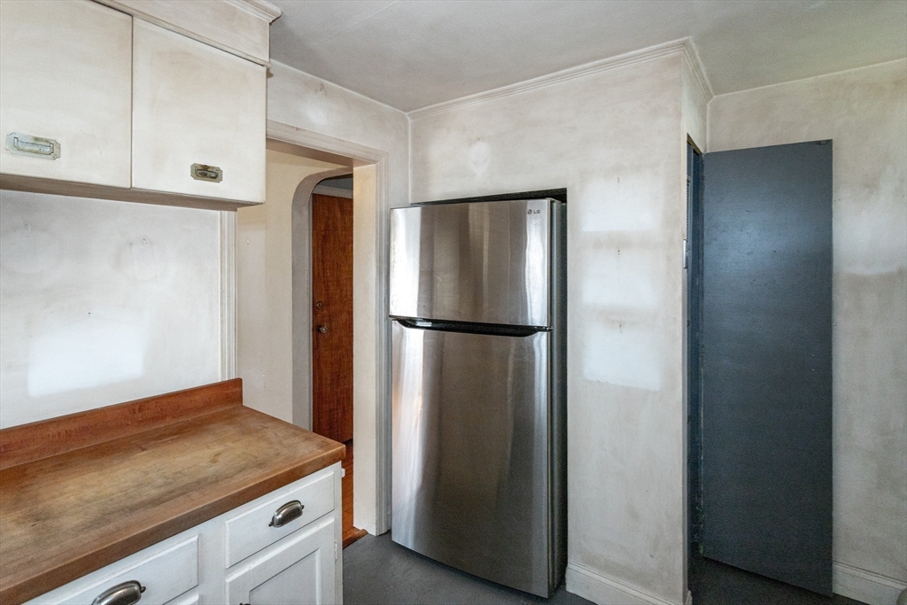 16 Queen Street Holyoke, MA 01040 - Photo 16 of 37