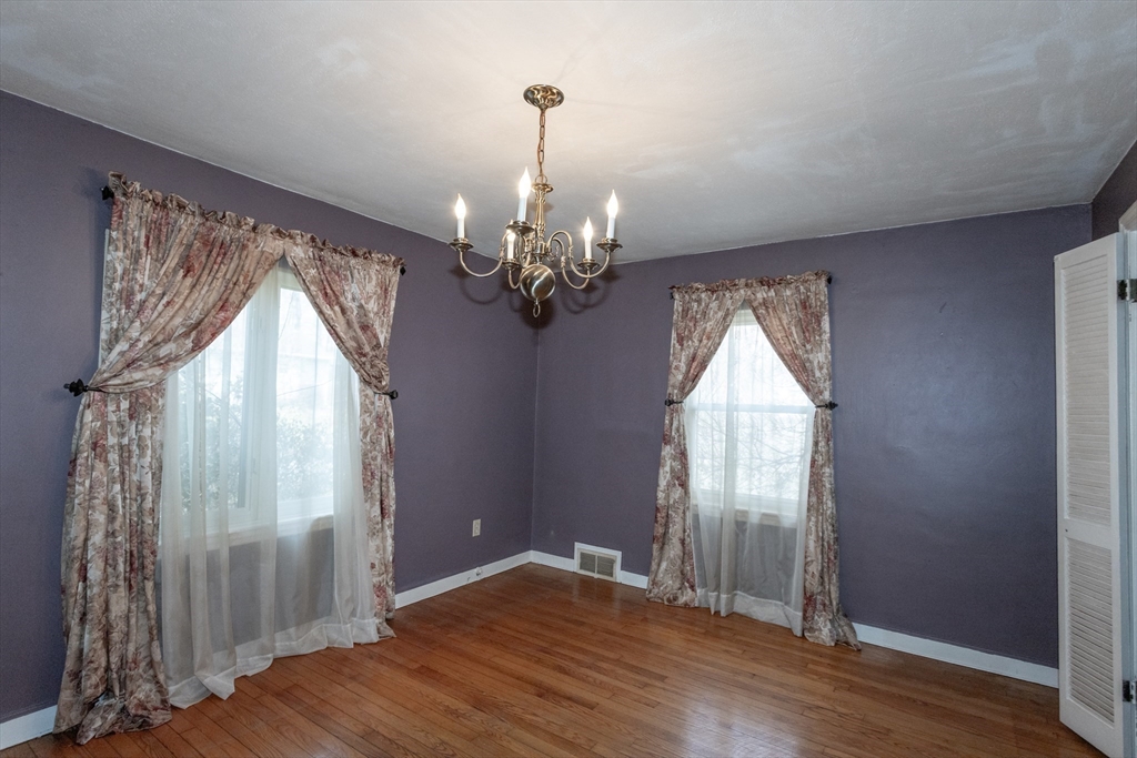 16 Queen Street Holyoke, MA 01040 - Photo 19 of 37