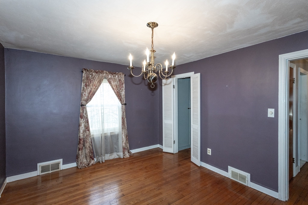 16 Queen Street Holyoke, MA 01040 - Photo 21 of 37