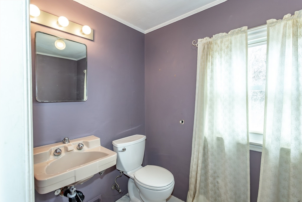 16 Queen Street Holyoke, MA 01040 - Photo 25 of 37