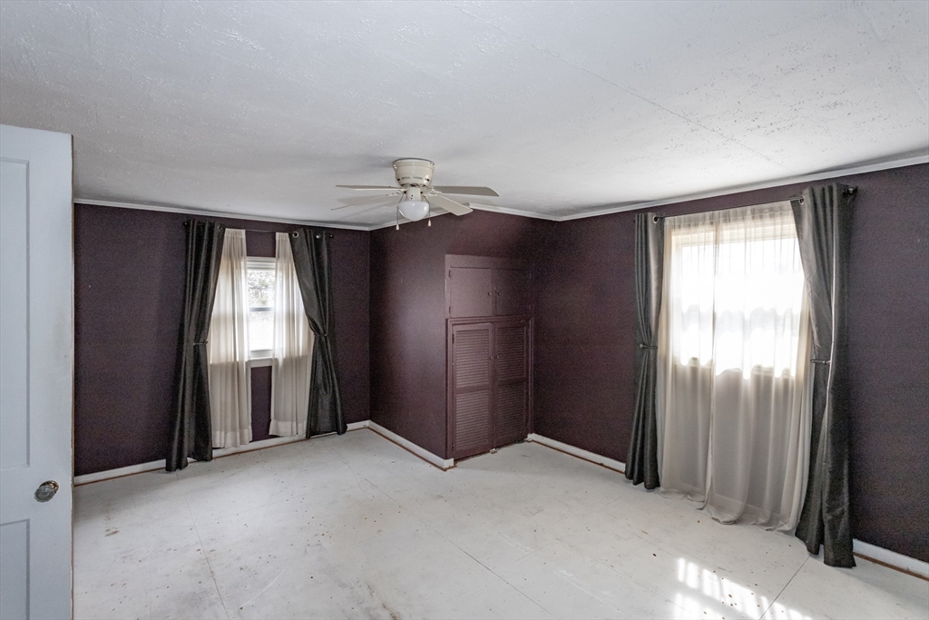 16 Queen Street Holyoke, MA 01040 - Photo 29 of 37