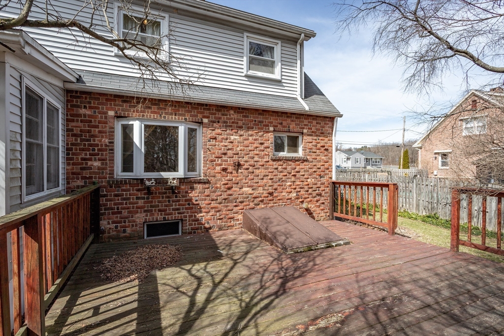 16 Queen Street Holyoke, MA 01040 - Photo 31 of 37