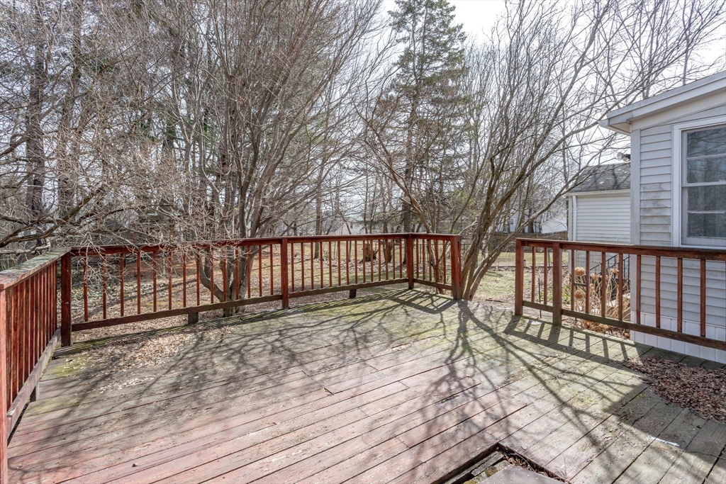 16 Queen Street Holyoke, MA 01040 - Photo 32 of 37